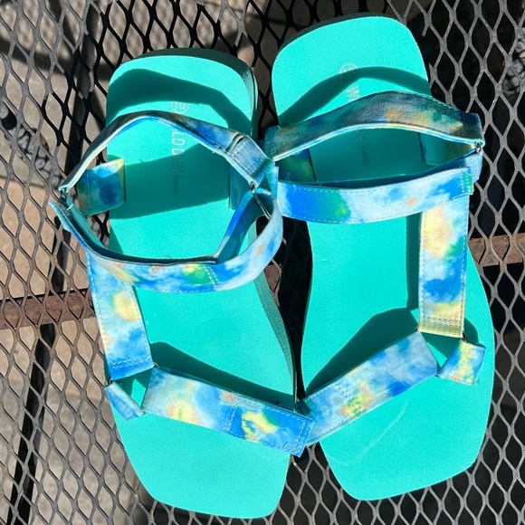 Wild Diva Shoes - Wild Diva platform sandals size 10